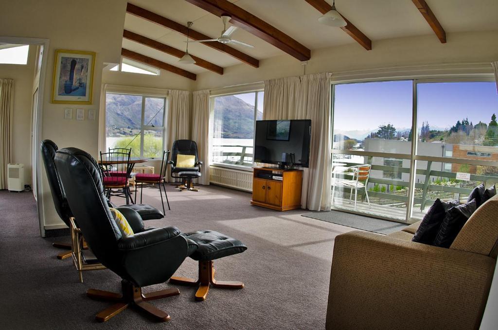 Panorama Court Aparthotel Wanaka Exterior photo