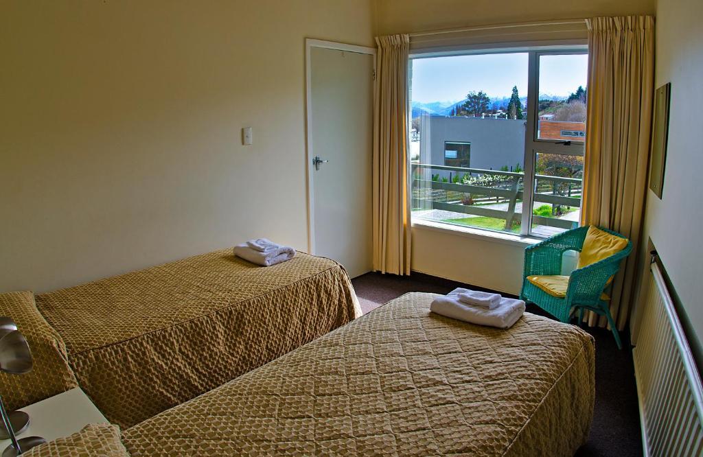 Panorama Court Aparthotel Wanaka Exterior photo