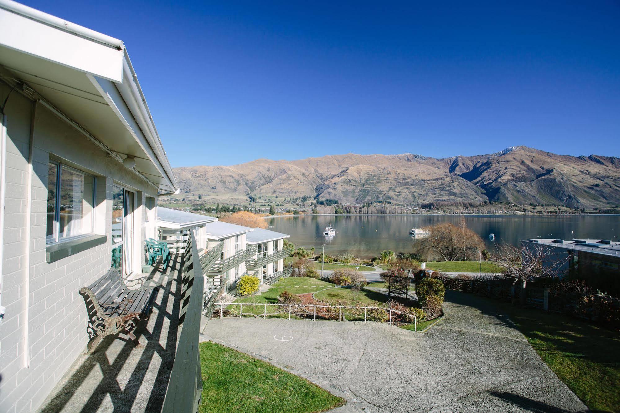Panorama Court Aparthotel Wanaka Exterior photo